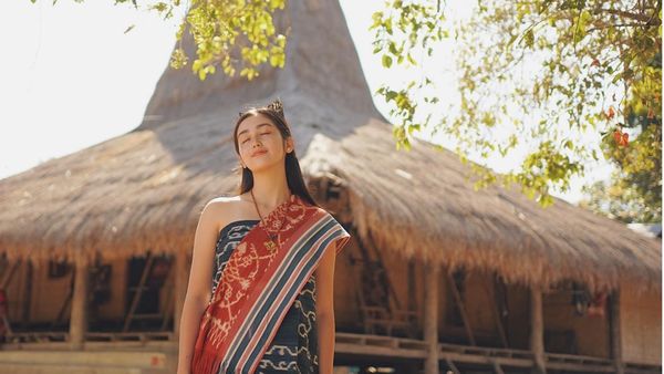 7 Potret Ranty Maria Liburan ke Sumba, Pamer Kemesraan Bareng Rayn Wijaya