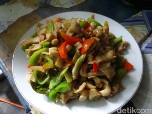 Menikmati Pedasnya Olahan Cabai Gendot Khas Dieng