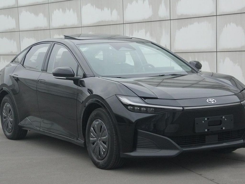 Sedan Listrik Toyota bZ3 Siap Meluncur, Digarap Bareng BYD Sedan Listrik Toyota bZ3 Siap Meluncur, Digarap Bareng BYD