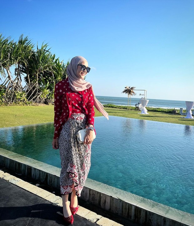 Zaskia Mecca dengan kebaya jumputan/ Foto: instagram.com/ @zaskiaadyamecca Zaskia Mecca dengan kebaya jumputan/ Foto: instagram.com/ @zaskiaadyamecca