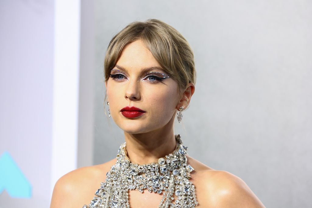 NEWARK, NEW JERSEY - AUGUST 28: Taylor Swift attends the 2022 MTV VMAs at Prudential Center on August 28, 2022 in Newark, New Jersey. (Photo by Arturo Holmes/FilmMagic)