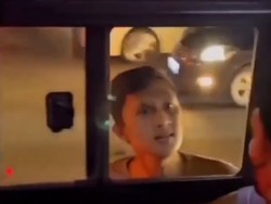 Menggugat Stiker Aparat