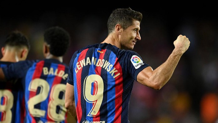 BARCELONA, SPAIN - AUGUST 28: Robert Lewandowski of Barcelona celebrates after scoring their sides third goal during the LaLiga Santander match between FC Barcelona and Real Valladolid CF at Camp Nou on August 28, 2022 in Barcelona, Spain. (Photo by David Ramos/Getty Images)
