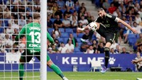 Sempat absen cetak gol di pekan pembuka, Benzema mulai menjebol gawang lawan di pekan kedua. Sampai terakhir, pemain Prancis itu bikin dua gol saat Real Madrid mengalahkan Espanyol 3-1 di RCDE Stadium, Senin (29/8) dini hari WIB.