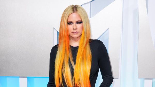 Avril Lavigne Tampil Mencolok