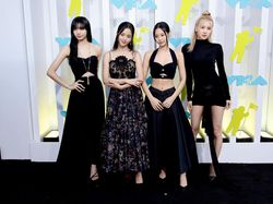 Style Cewek Mamba ala BLACKPINK di Red Carpet MTV VMA 2022