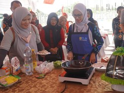 Coba Masak Pakai Kompor Induksi, Bupati Luwu Utara: Nyaman & Cepat