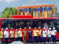 Bus Listrik Buatan INKA yang Akan Digunakan di G20 Dijajal Wamen BUMN II