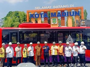 Bus Listrik Buatan INKA yang Akan Digunakan di G20 Dijajal Wamen BUMN II Bus Listrik Buatan INKA yang Akan Digunakan di G20 Dijajal Wamen BUMN II