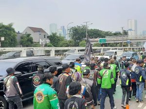Demo di Depan DPR Selesai, Massa Ojol Membubarkan Diri Demo di Depan DPR Selesai, Massa Ojol Membubarkan Diri