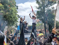 Siswa di Toraja Demo Kawal Sidang Sengketa Lahan, Jalan Diblokir-Bakar Ban
