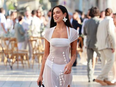 8 Gaya Seleb Paling Kontroversial Sepanjang 2022, Dua Lipa Hingga Julia Fox