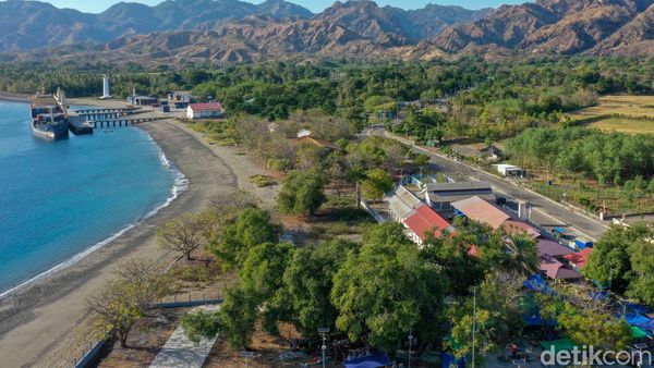 Eksotisme Pantai Wini, Cocok Jadi Spot Healing