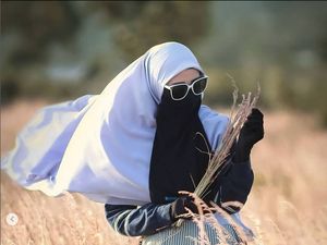Klarifikasi Youtuber Bercadar Viral Buat Konten Minta Wanita Menutup Aurat Klarifikasi Youtuber Bercadar Viral Buat Konten Minta Wanita Menutup Aurat