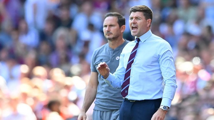 BIRMINGHAM, ENGLAND - AUGUST 13: Everton manager Frank Lampard and Villa manager Steven Gerrard look on during the Premier League match between Aston Villa and Everton FC at Villa Park on August 13, 2022 in Birmingham, England. (Photo by Michael Regan/Getty Images)
