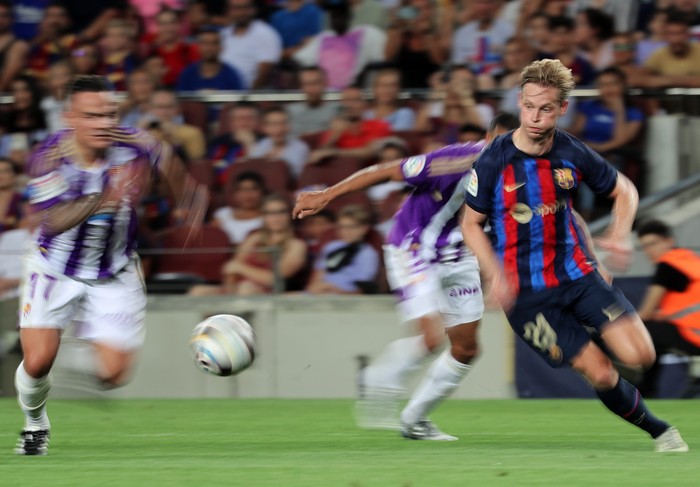 Frenkie De Jong during the match between FC Barcelona and Real Valladolid CF, corresponding to the week 3 of the Liga Santander, played at the Spotify Camp Nou, in Barcelona, on 29th August 2022. 
 -- (Photo by Urbanandsport/NurPhoto via Getty Images)