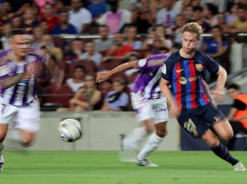 Frenkie De Jong during the match between FC Barcelona and Real Valladolid CF, corresponding to the week 3 of the Liga Santander, played at the Spotify Camp Nou, in Barcelona, on 29th August 2022. 
 -- (Photo by Urbanandsport/NurPhoto via Getty Images)