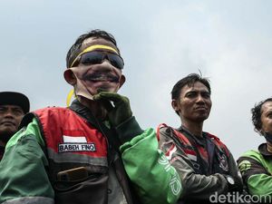 Minta Kepastian Tarif Naik, Driver Ojol Demo di DPR, Ini Fotonya