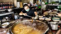 Gokil! Kedai Sup di Bangkok Ini Tak Pernah Ganti Kaldunya Selama 50 Tahun