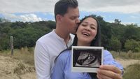 Gracia Indri Pamer Perut Hamil 7 Bulan, Suami Loncat