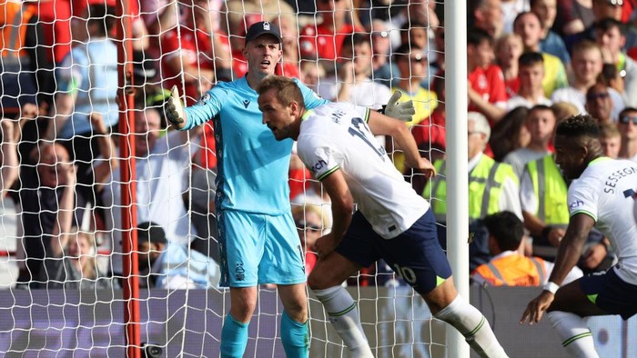NOTTINGHAM, ENGLAND - AUGUST 28: Dean Henderson of Nottingham Forest complains as Harry Kane of Tottenham Hotspur celebrates his sides second goal during the Premier League match between Nottingham Forest and Tottenham Hotspur at City Ground on August 28, 2022 in Nottingham, United Kingdom. (Photo by Charlotte Wilson/Offside/Offside via Getty Images)