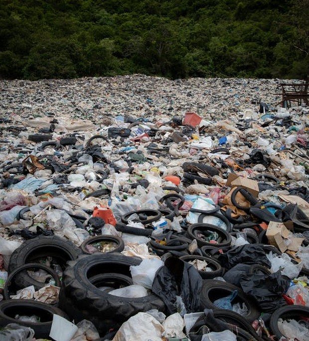 Ilustrasi: sampah plastik yang berdampak buruk bagi lingkungan/ Foto: pexels.com/Leonid Danilov