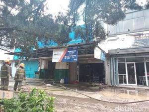Kebakaran Melanda Dua Ruko di Bandung Kebakaran Melanda Dua Ruko di Bandung