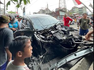 KRL Seruduk Mobil di Tanah Abang, Pengendara Selamat