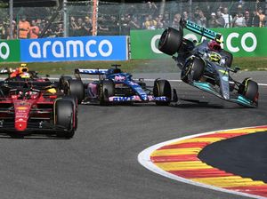 Alonso: Hamilton Idiot, Ganggu Jalur Balapan Orang Lain Alonso: Hamilton Idiot, Ganggu Jalur Balapan Orang Lain