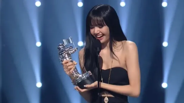 Lisa BLACKPINK sebagai pemenang di kategori Best K-Pop VMA 2022