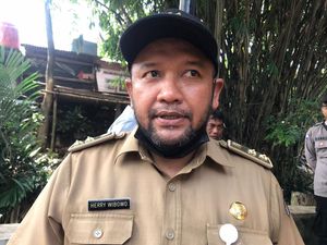 Turap Sementara Dibangun di Kali Stamu Depok Antisipasi Banjir Turap Sementara Dibangun di Kali Stamu Depok Antisipasi Banjir