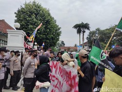 Demo di Depan DPRD Lebak, Mahasiswa Tolak Kenaikan Harga BBM