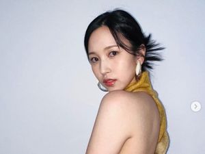 8 Foto Cantiknya Mina TWICE, Orang Pertama yang Di-follow Jeno NCT di IG