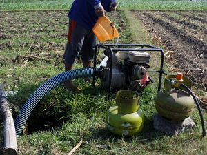 Gegara Elpiji Lebih Murah, Petani Modif Mesin Pompa Air Jadi Begini