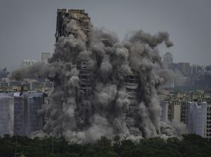 Bummm... 2 Gedung Pencakar Langit di India Dihancurkan, Ini Momennya