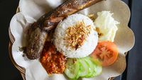 Pedas Mantap! 20 Pecel Lele & Ayam Rp 20 Ribuan Ada di Sini
