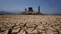 Penampakan Mengerikan Danau Terbesar di China yang Kering Kerontang