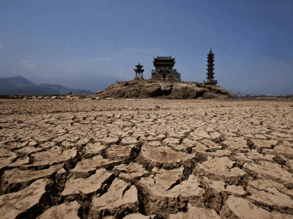 Penampakan Mengerikan Danau Terbesar di China yang Kering Kerontang