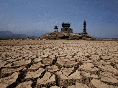 Penampakan Mengerikan Danau Terbesar di China yang Kering Kerontang