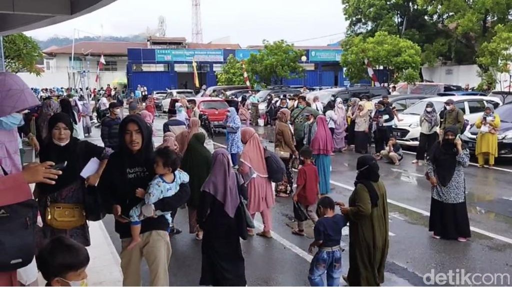 Foto Kepanikan Warga-Pasien RS Padang Saat Gempa M 6,4 Guncang Mentawai