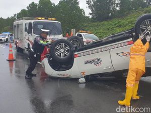 Fortuner Terbalik di Tol Pekanbaru-Dumai, Begini Kondisi Para Korban