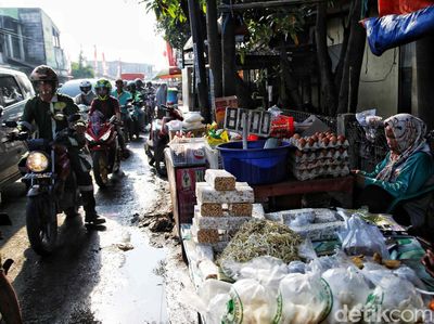 Begini Kemacetan di Cilincing, Jakarta Utara Akibat Pasar Tarumajaya