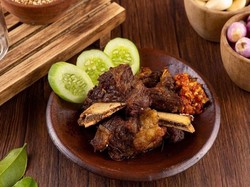 Penyetan Iga Sapi yang Empuk Pedas Ada di 5 Rumah Makan Ini