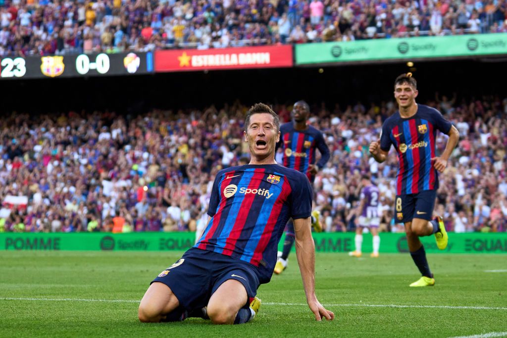 BARCELONA, SPAIN - AUGUST 28: Robert Lewandowski of FC Barcelona celebrates after scoring his team's first goal during the LaLiga Santander match between FC Barcelona and Real Valladolid CF at Spotify Camp Nou on August 28, 2022 in Barcelona, Spain. (Photo by Alex Caparros/Getty Images)