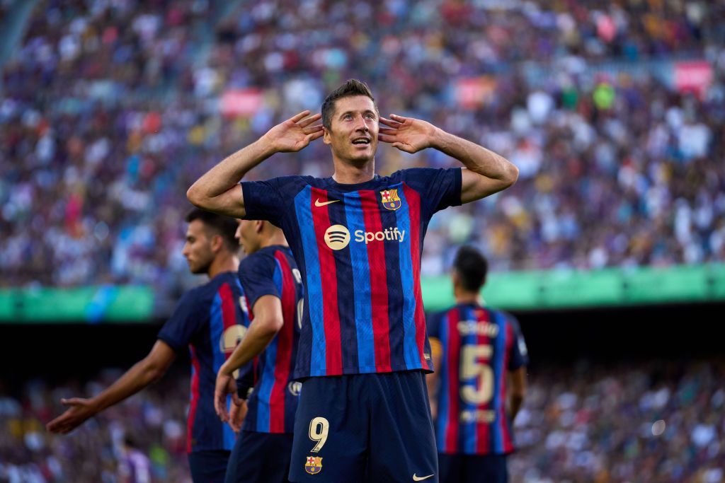 BARCELONA, SPAIN - AUGUST 28: Robert Lewandowski of FC Barcelona celebrates after scoring his team's first goal during the LaLiga Santander match between FC Barcelona and Real Valladolid CF at Spotify Camp Nou on August 28, 2022 in Barcelona, Spain. (Photo by Alex Caparros/Getty Images)