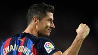 Aksi Lewandowski akhirnya membantu BArcelona menang telak atas Valladolid, dengan skor 4-0. (Foto: David Ramos/Getty Images)