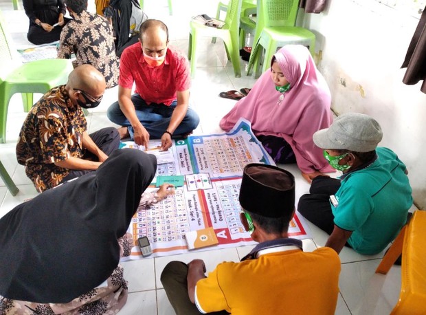 Salah satu program sosialisasi pencegahan pernikahan dini dengan cara bermain game/ Foto: UNICEF/TULODO