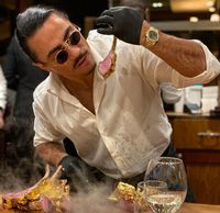 Kisah Perjalanan Salt Bae Dirikan Restoran Steak Nusr-Et, Disebut ...