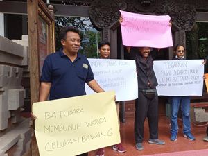 Adukan Tumpahan Batubara, Warga Celukan Bawang Datangi Gubernur Bali Adukan Tumpahan Batubara, Warga Celukan Bawang Datangi Gubernur Bali