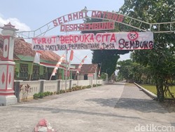 Giliran Warga Sembung Klaten Pasang Spanduk Tolak Hasil Seleksi Perangkat Desa